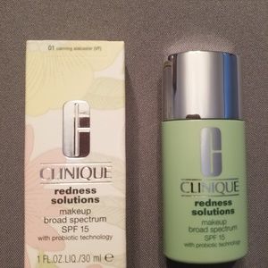 CLINIQUE Redness Solutions foundation